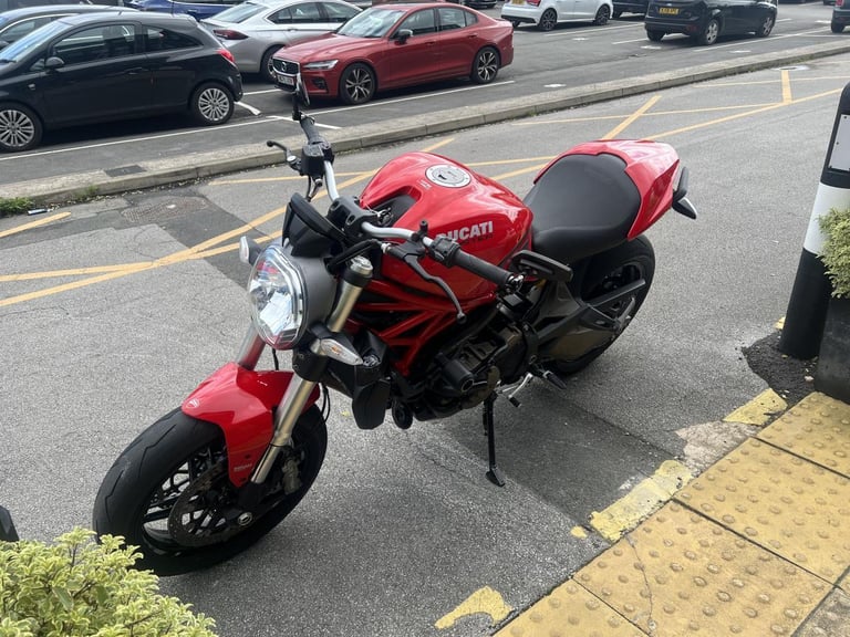 2015 DUCATI MONSTER 821 WITH 7750 MILES ONLY !