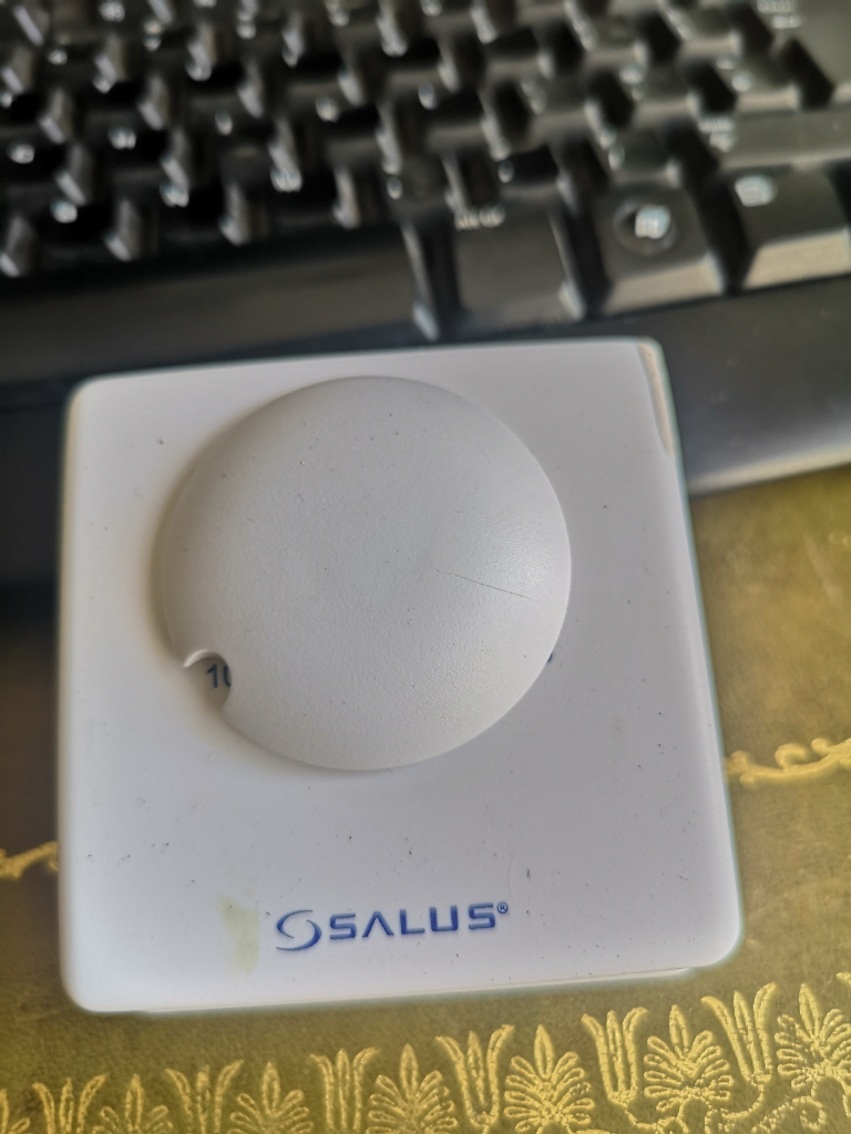 Salus RT100 Mechanical Room Thermostat