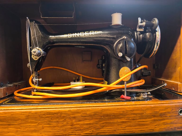Vintage Sewing machine Singer 