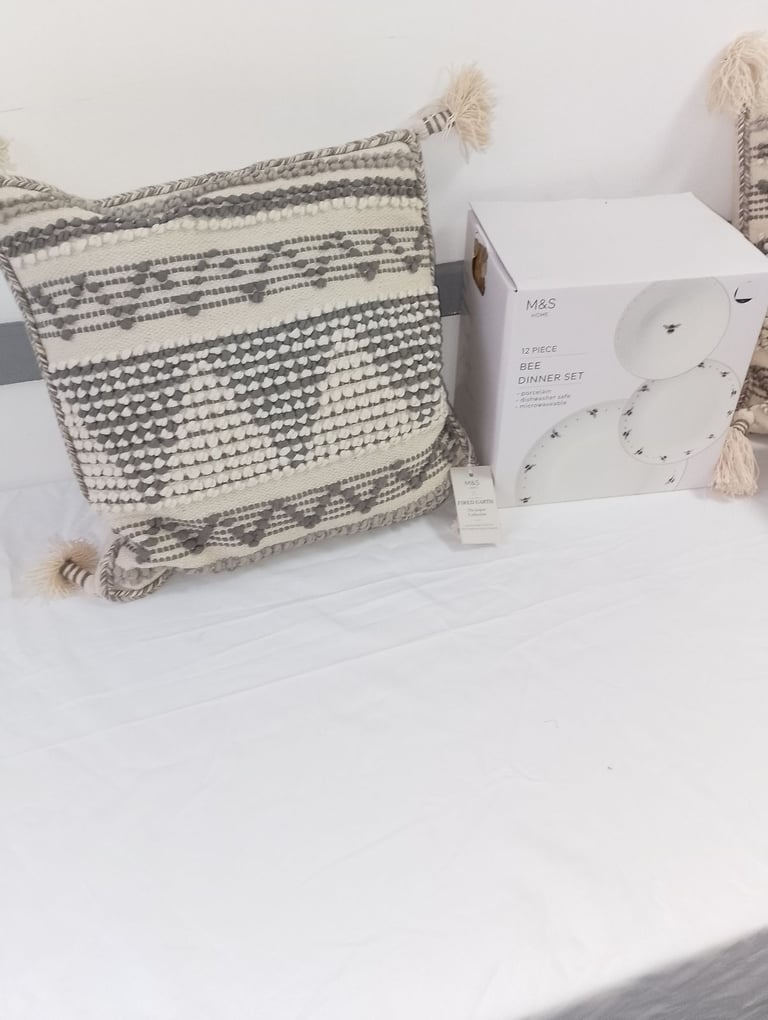 Cushions and dinner set 