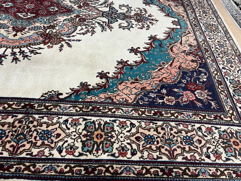 Persian handmade wool rug 300x415cm