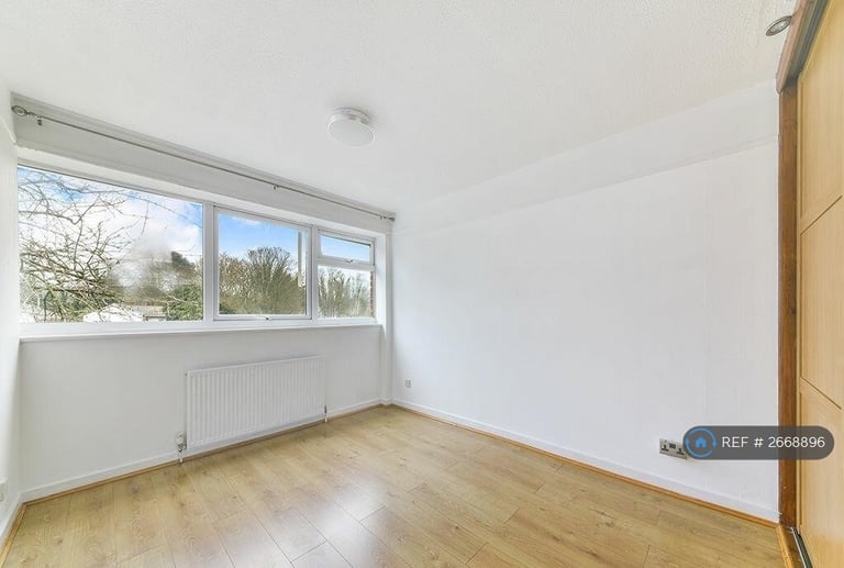 4 bedroom house in Chichele Gardens, Croydon, CR0 (4 bed) (#2668896)