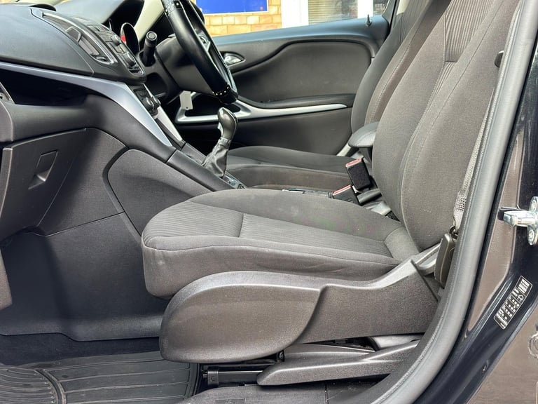 2013 Vauxhall Zafira Tourer 1.8 16V Exclusiv Euro 5 5dr Petrol