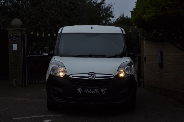 2017 Vauxhall Combo COMBI,PANEL,CREW VAN 5 SEATS,2300 CDTI