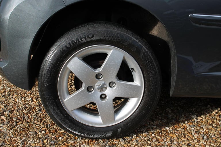 2011 Peugeot 207 1.4 Envy Euro 5 3dr HATCHBACK Petrol Manual