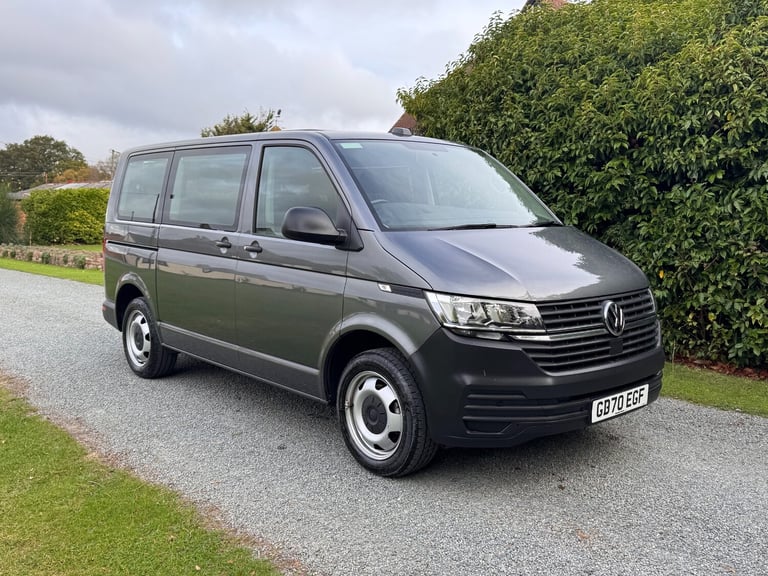image for VW Volkswagen Transporter 2.0 TDi Shuttle Grey 8 Seat Minibus Euro 6 ULEZ Comp