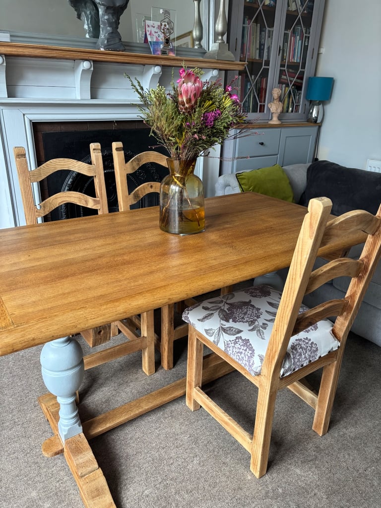 image for Stunning Vintage Oak Dining Table & Chairs