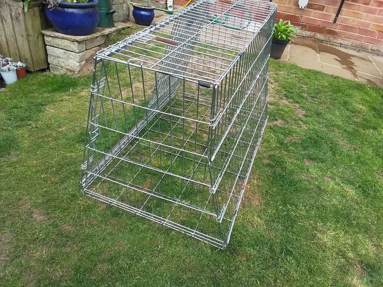 Dog cage for car