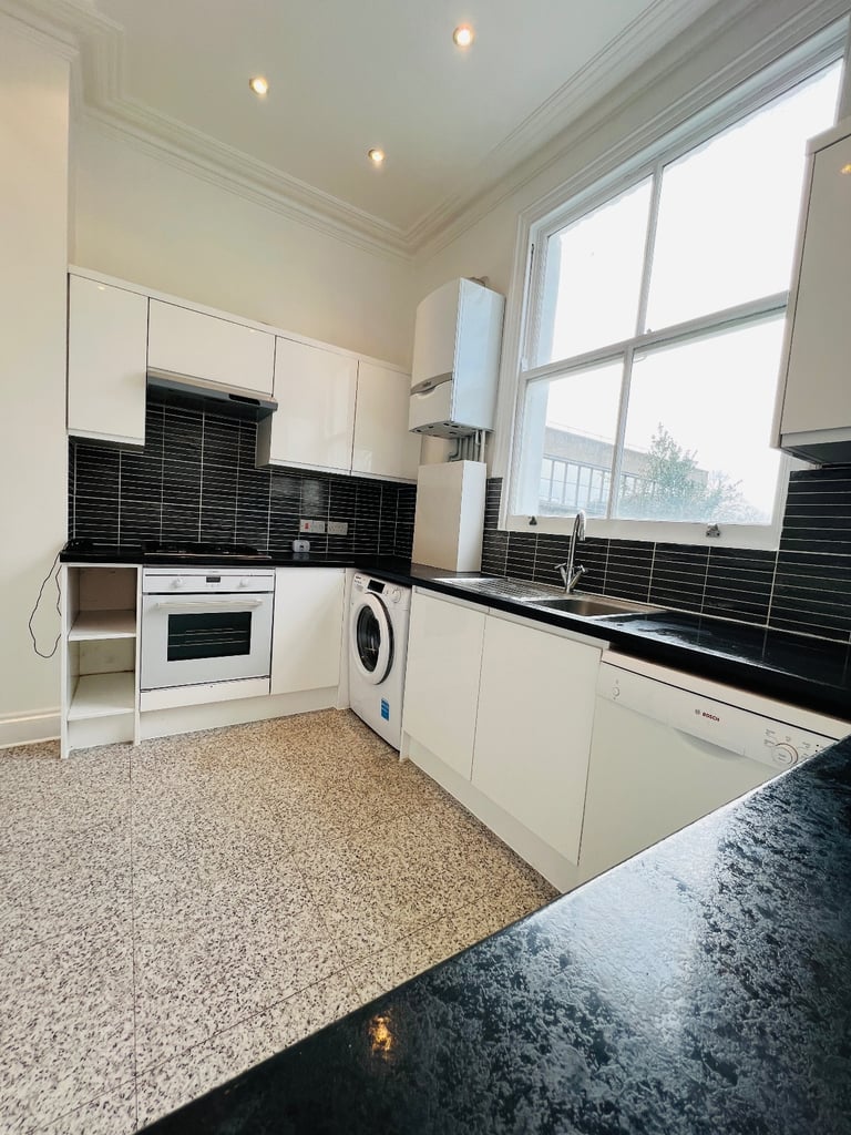 LET Newly refurbished 3 bed 2 bath parking space N7 7PA | in Haringey, London | Gumtree