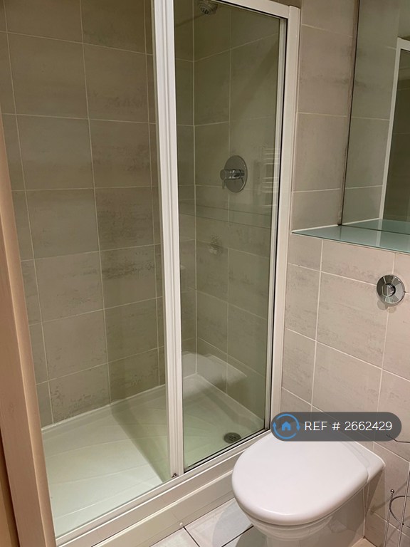 2 bedroom flat in The Quadrangle, Manchester, M1 (2 bed) (#2662429)