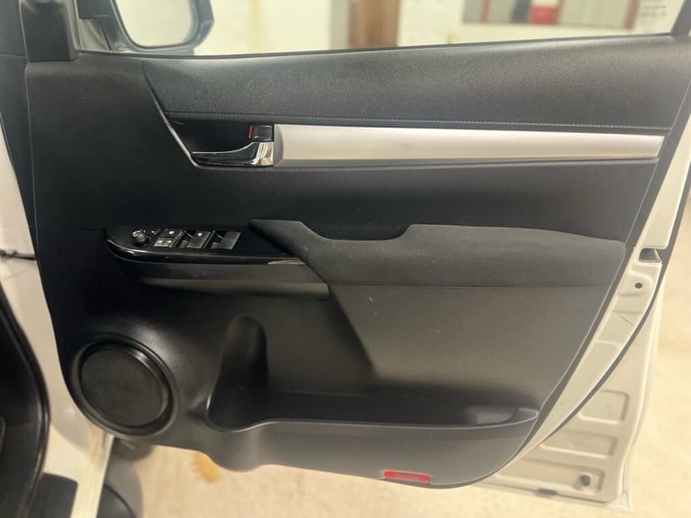 2022 Toyota Hilux 2.4 D-4D Icon Pickup Double Cab 4dr Diesel Manual 4WD Euro 6 (s/s) (150 ps) PIC...