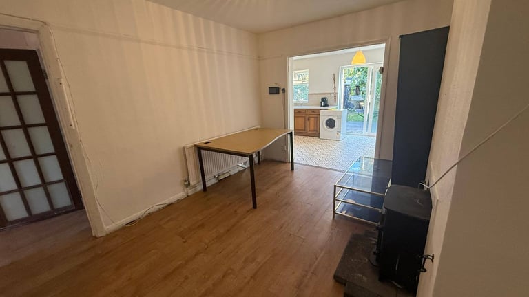 Spacious 4-Bedroom House with 2 Bathrooms in NEW MALDEN