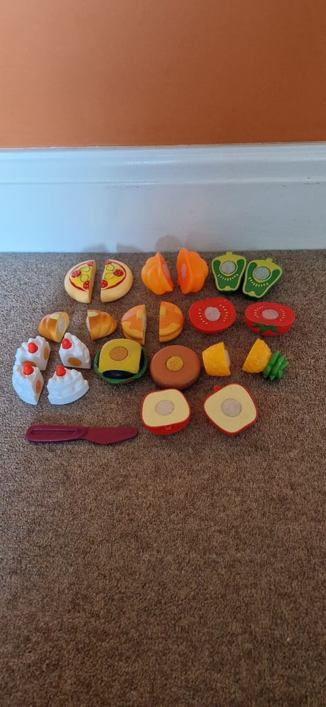 CUT-UPPABLE PLASTIC FOOD. EXCELLENT CONDITION.