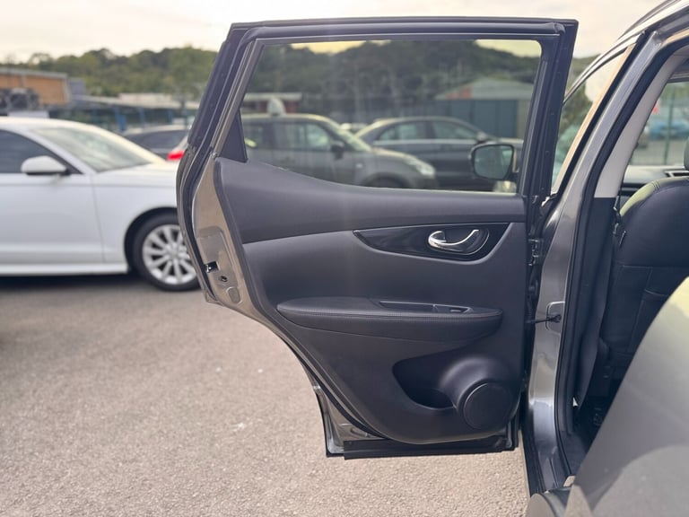 2015 Nissan Qashqai 1.6 dCi Tekna 5dr 4WD HATCHBACK Diesel Manual