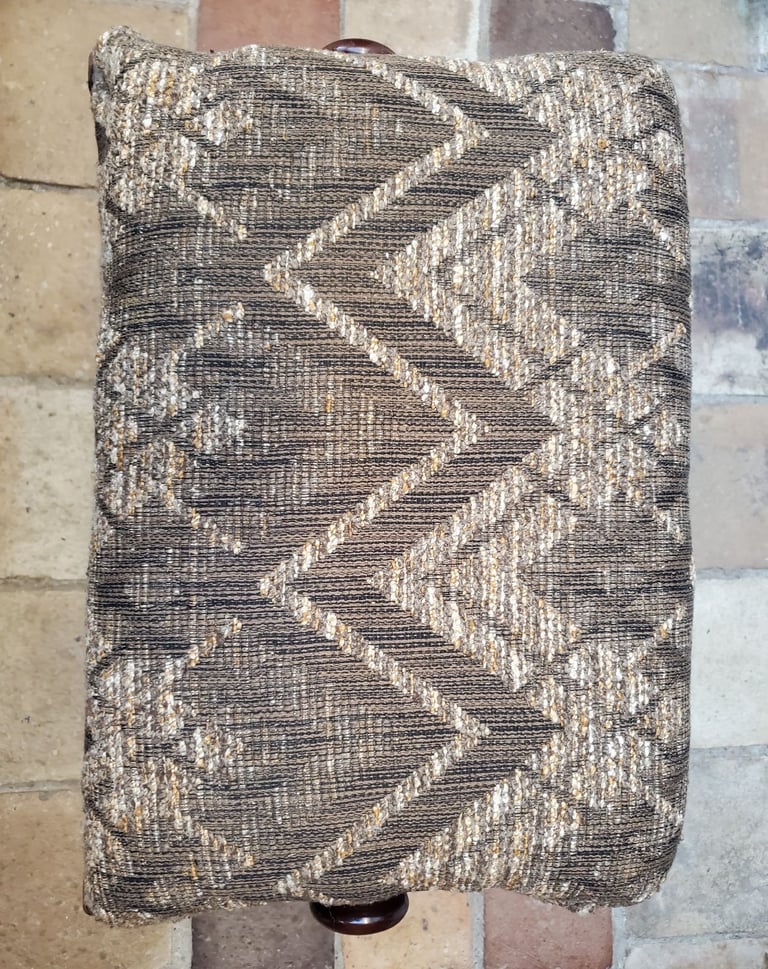 Piano stool, adjustable height