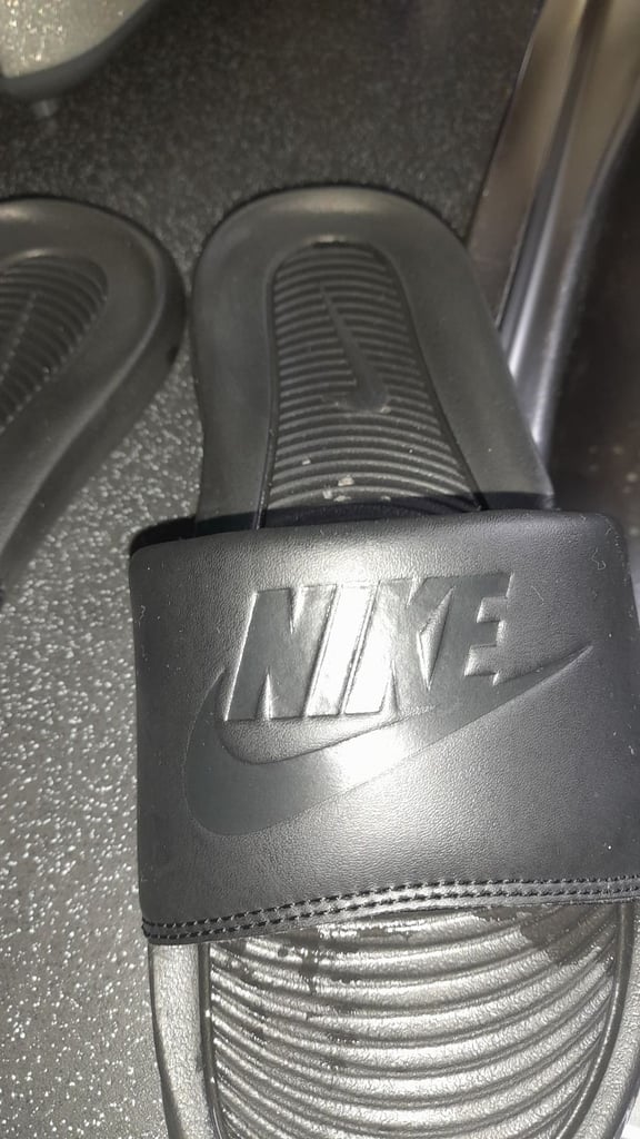 image for Nike sliders size 4,5 in new condition 