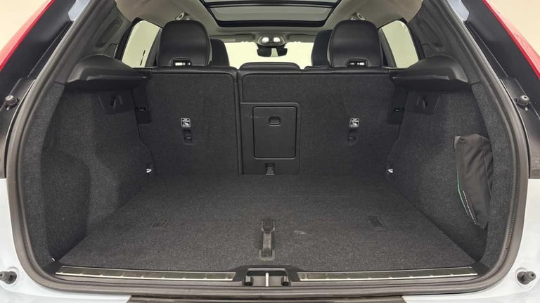 2025 Volvo XC40 2.0 B3P Ultra Dark 5dr Auto ESTATE PETROL Automatic