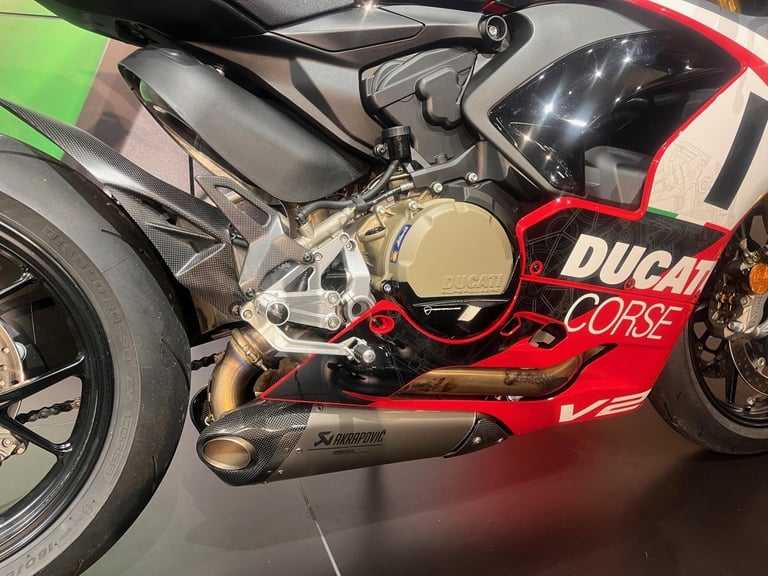 DUCATI PANIGALE V2 SUPERQUADRO FINAL EDITION HUGE BUILD SPEC !!