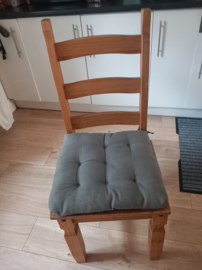 Dinning tables and chairs set 