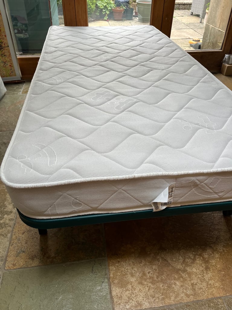 Metal bed frame single. Pull out trundle with mattress 