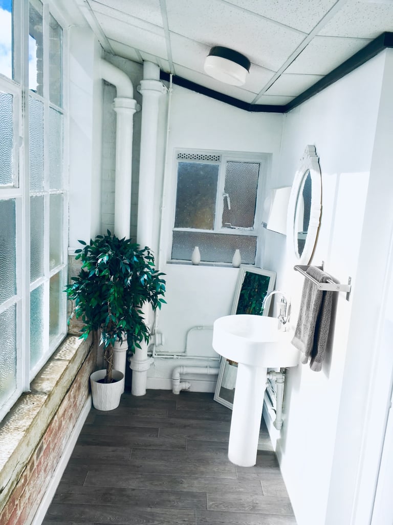 MODERN OFFICES IN BRADFORD CITY CENTRE TO LET near Leeds / Halifax WORK SPACE ROOMS RENT