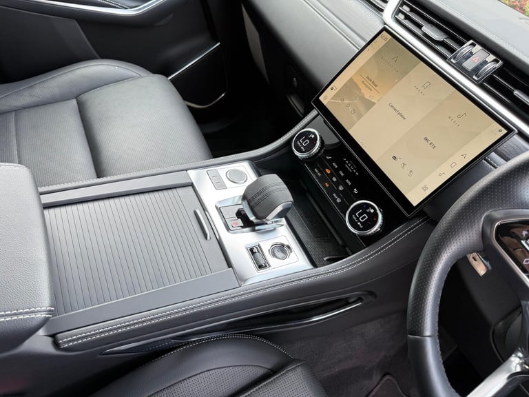 2022 Jaguar F-Pace 2.0 D200 MHEV R-Dynamic Black SUV 5dr Diesel Auto AWD Euro 6 (s/s) (204 ps) ES...