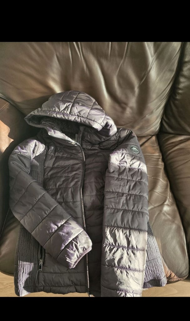 Trespass, Ladies Size: XS/Size: 8 Windproof & hood, Cold heat technology