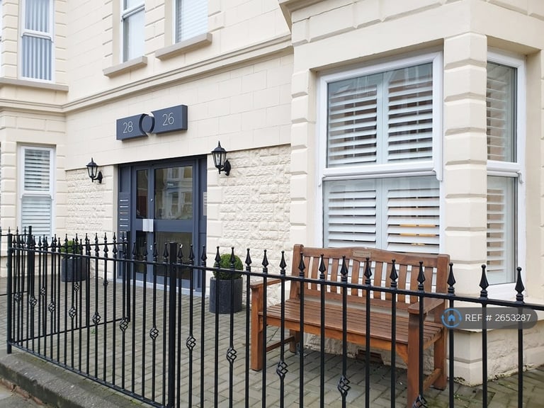 1 bedroom flat in Mary Street, Porthcawl, CF36 (1 bed) (#2653287)