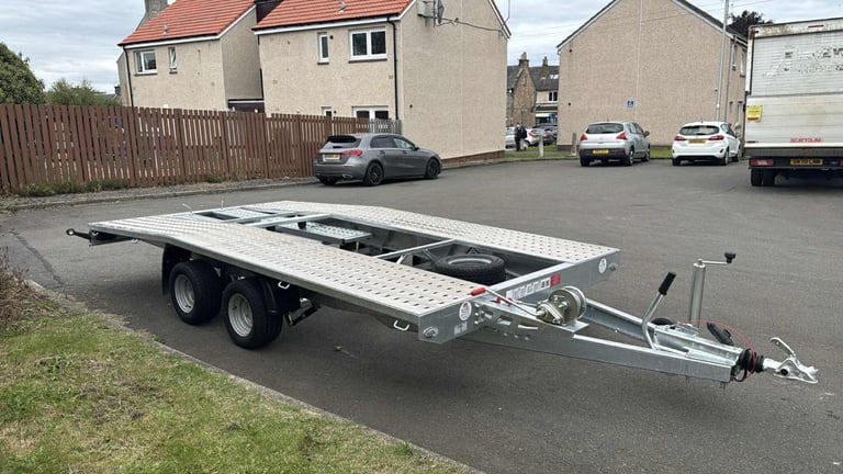 BRAND NEW 4M x 2,1M TWIN AXLE JUPITER CAR TRANSPORTER BEAVERTAIL 2700KG