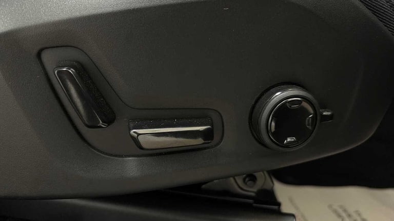 2025 Volvo XC90 Ultra, T8 AWD Plug-in hybrid, Electric/Petrol, Dark, 7 Seats ESTATE Petrol/Electr...