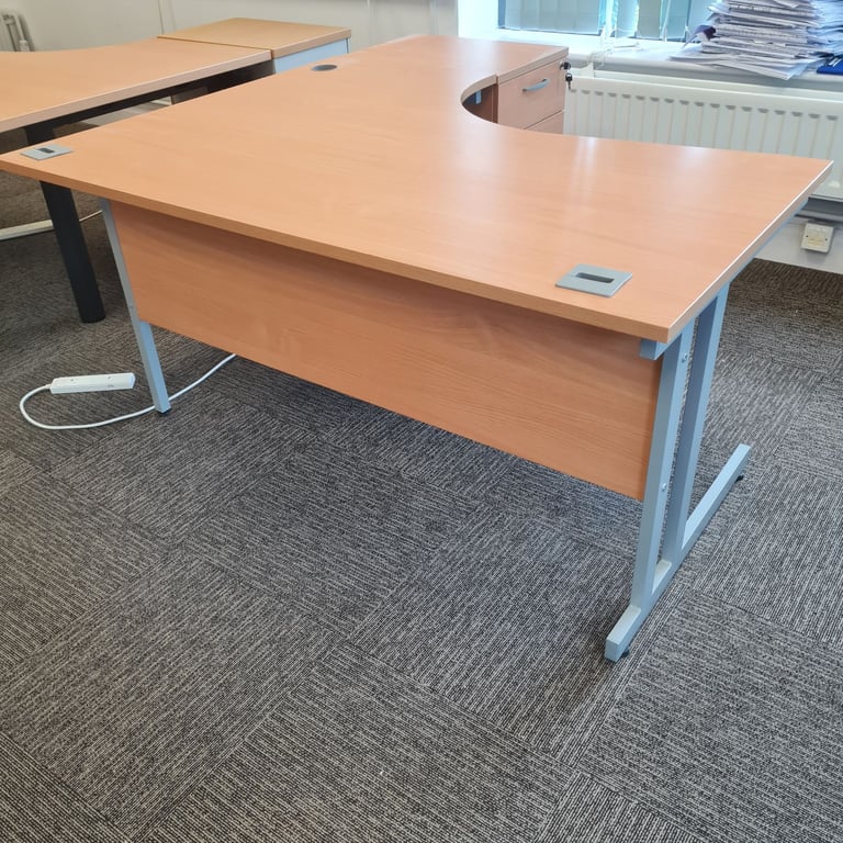 Beech managers corner office desks with 