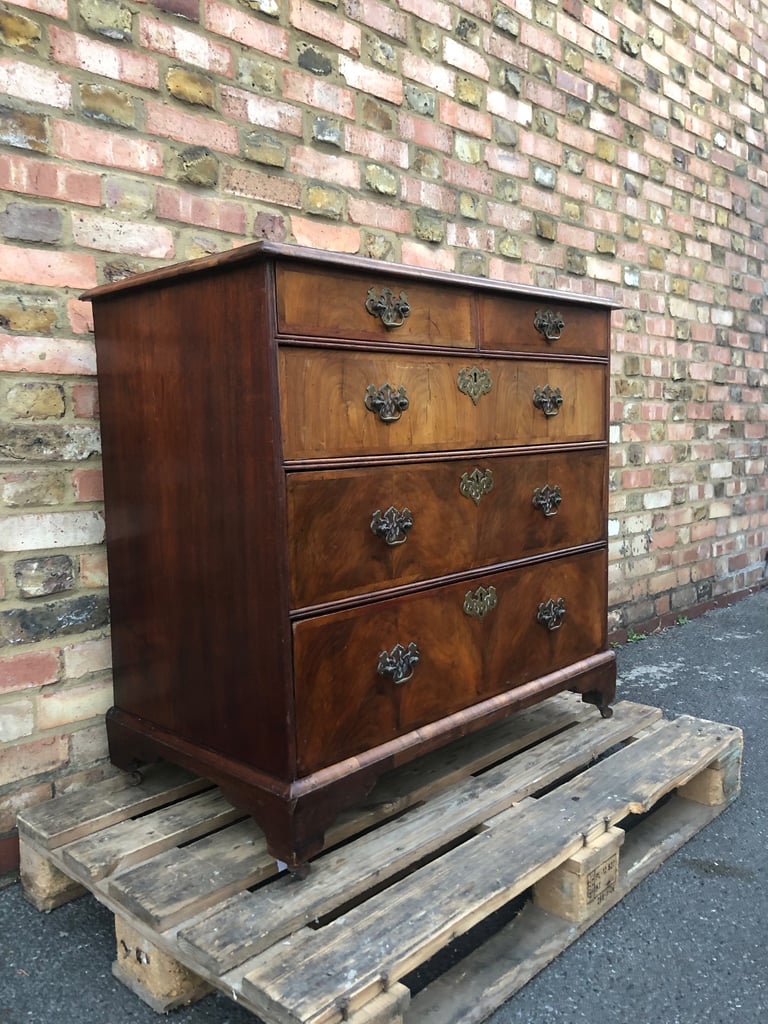 Antique 18th century Queen Ann Walnut chest of drawers 