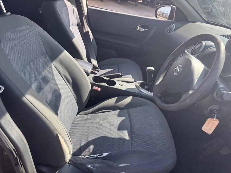 2009 Nissan Qashqai+2 1.6 Visia 5dr HATCHBACK Petrol Manual