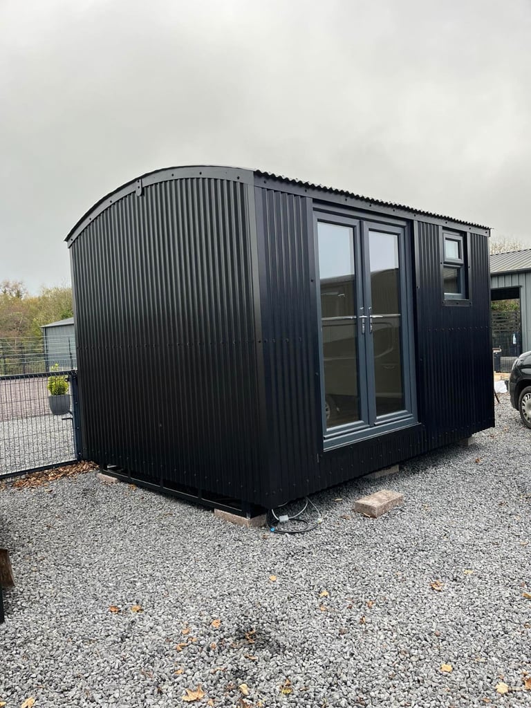 Shepherds hut, home office, log cabin