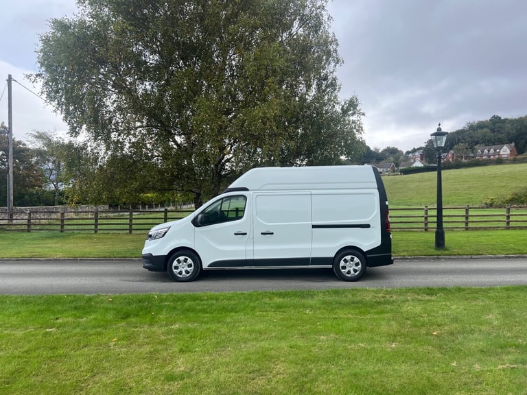 image for RENAULT TRAFIC LH30 2.0 BLUE DCI 150PS BUSINESS L2H2 LWB VAN 72 REG 32,200 MILES