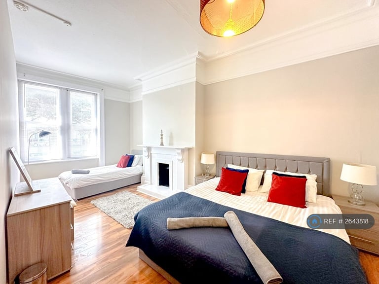 image for 3 bedroom flat in West Hill Road, Bournemouth, BH2 (3 bed) (#2643818)