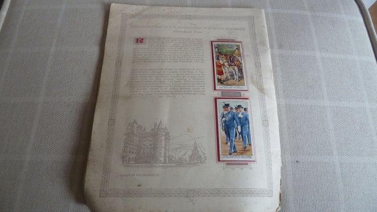 Selection of vintage and modern Royal Family memorabilia books and brochures