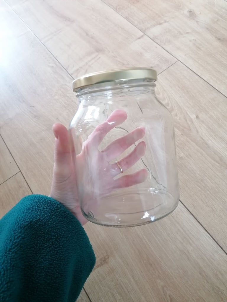 image for 100 glass jars with lids