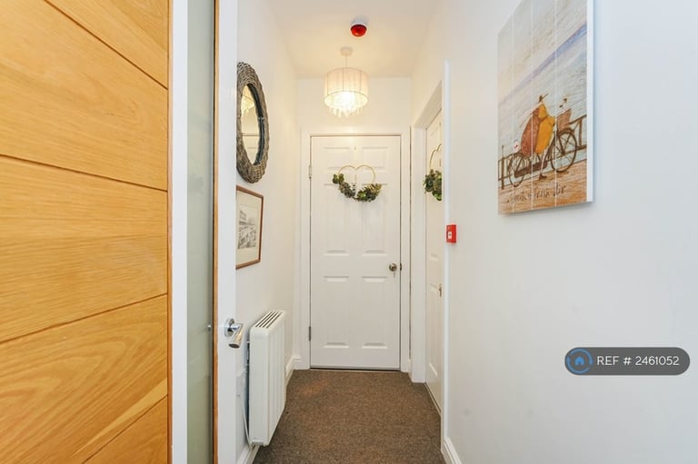 1 bedroom flat in Eccles Town Centre, Eccles, M30 (1 bed) (#2461052)
