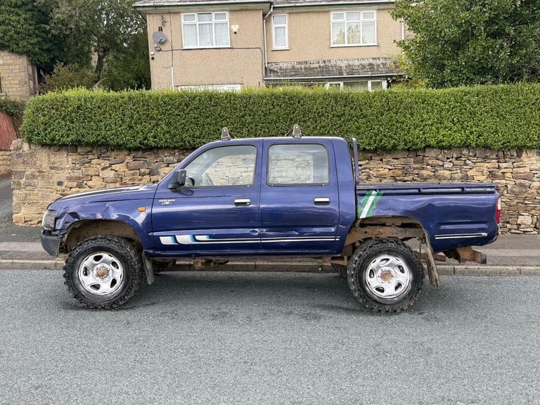 2005 Toyota Hilux 280 EX D4-D D/C DOUBLE CAB PICK UP MANUAL 4X4 BLUE PICK UP Diesel Manual