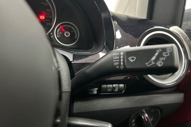 2015 Volkswagen up! 1.0 High up! Euro 5 5dr HATCHBACK Petrol Manual
