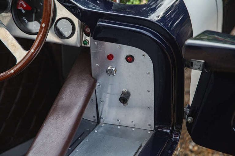 2022 REALM C-TYPE REALM SALOON PETROL Manual