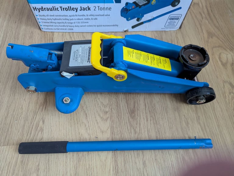 Hydraulic trolley jack 