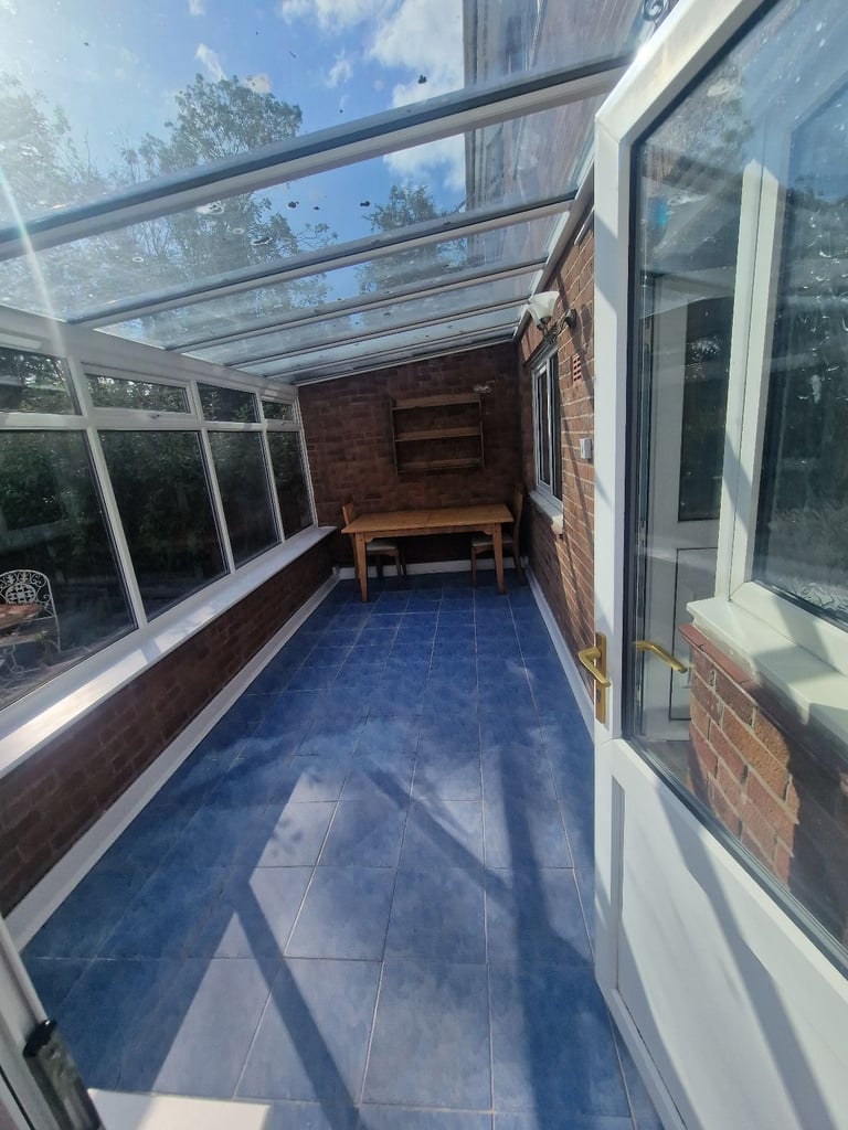 Bright & Spacious Family Home in Quiet Heald Green Cul-de-Sac – Garden, Driveway, Near Schools