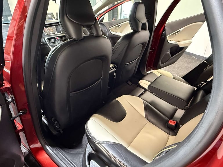 2018 Volvo V40 T3 [152] Cross Country Pro 5dr Geartronic HATCHBACK PETROL Automatic