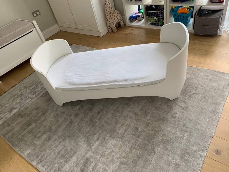Leander cot bed with mattress 120 x 70cm