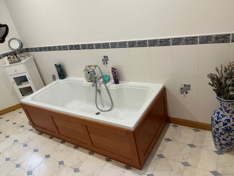 image for Heritage Full Bathroom Suite Available from 7th Jan 26 VG Condition 