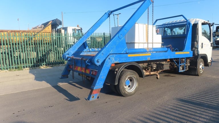2011 Isuzu Trucks forward  f110.210 skip loader 