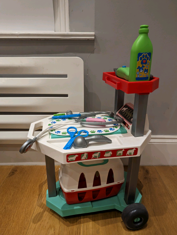 Toy: Vet table kit with toy equipment