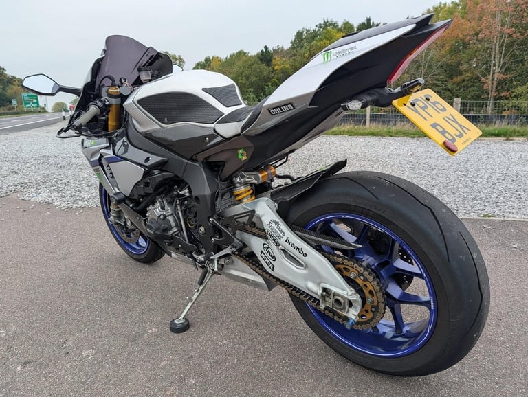 2016 YAMAHA YZF-R1M